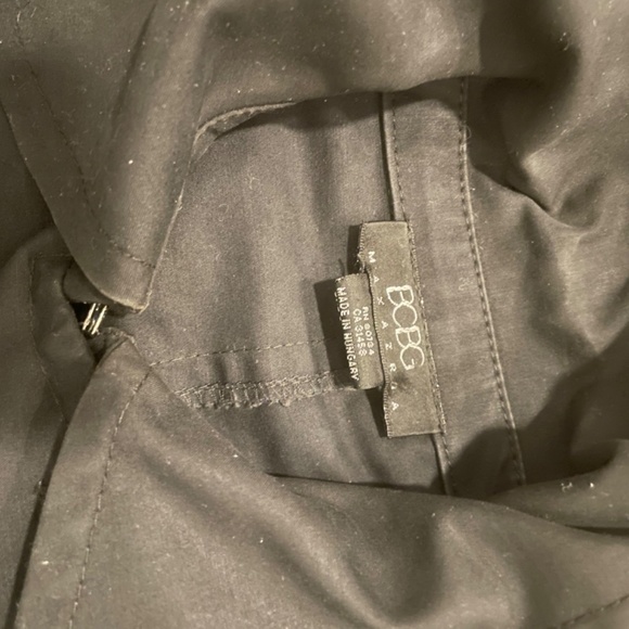 Rare BCBG Black Trench raincoat. Size 4 - Picture 3 of 5
